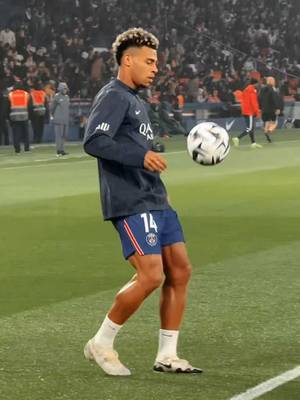 Doué’s skills 🥵💧 #Ligue1 #Ligue1McDonalds #sportstiktok #Doué #Skills @psg  