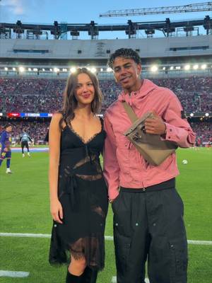 The artist meets the artist 🤝⚽️🎶 @Spotify @Olivia Rodrigo 🩷 #fcbarcelona #barçaontiktok 