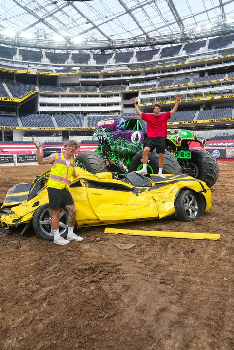 @CAM HUFF you can’t park there 😭🤣
