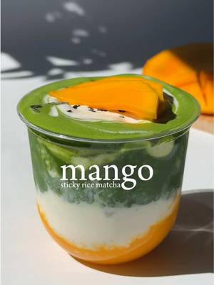 🥭🍚🍵 mango sticky rice matcha  Inspired by the Thai dessert mango sticky rice but without the sticky rice (just the mango and coconut sauce)  Mango purée: — blend fresh mango chunks from 1 mango & 1tbsp sugar into a purée  Coconut sweet cream: — 2tbsp coconut cream  — 3 tbsp heavy cream  — 1tbsp condensed milk  Matcha: — 1.5tsp  — 40ml of 175F water Assemble the drink: — 1/4 cup mango purée  — ice — 100ml milk — matcha  — coconut sweet cream — garnish with black sesame seeds & mango #homecafe #matcharecipes #matchalover #aestheticdrinks 