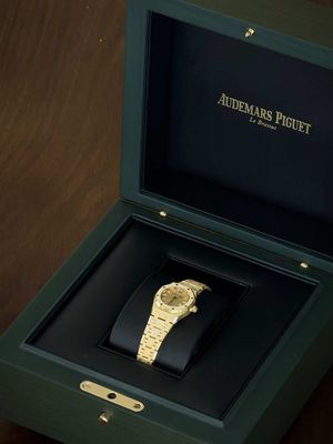 My dream watch🤍🥹 Such a special piece that I’ll treasure forever  #RoyalOak #audermarspiguet #royaloakmini 