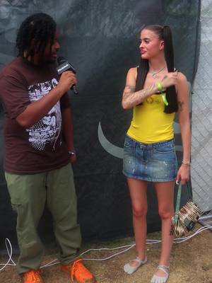 Can anyone let Jorjiana know what her tattoo says? Stay tuned for more toe-shoes-on-the-ground reporting from @rollingloud.