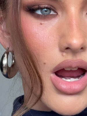 The easiest soft Smokey wing.. all you need is your @Tanielle Jai Stayliners.  I’m using MILK CHOC and RUM & RAISIN for this eye look on our girl @Brittanyjhamilton - hair by the best @Shannon James Julian Williams 