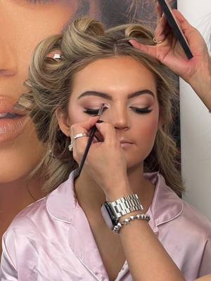 Isabella you literally shine ….  Teen Era looks so good on you ! All the best !!  #mnmakeupartist #minnesota #pageant #glowyskin #softglam 