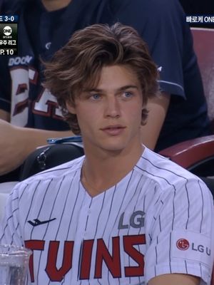 Wanted to try the Korean baseball trend 