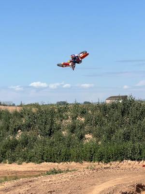 Tuesday kinda whip 🔨 @sachacoenen19 @KTM 