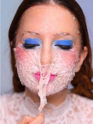 this was stuck stuck 😬 #makeupchallenge #Eyeliner #lipstick #lacemakeup 