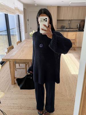 My errand outfits — not that different from any other look, just a little softer. Usually no makeup, always comfortable.  #errandoutfits #minimalstyle