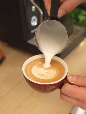 How to steam milk to pour perfect latte art ☕️