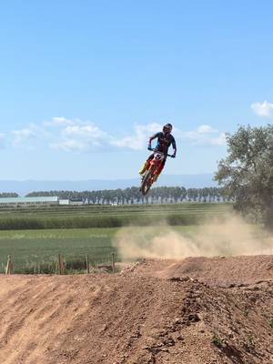 Floating around @KTM @lucascoenen 