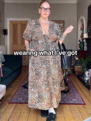7 days of ‘wearing what I’ve already got’!! DAY 1 ✨ I’ll be the first to admit, when I have an event coming up I LOVE to treat myself to something new! & of course, with fashion/styling being my job I’m trying new things all the time.  But this lil series is to encourage you (& myself!!) to look in our wardrobes & give some life to a piece of clothing you’ve not worn in a while, or even look at styling it in a different way.  I feel like I ✨always✨ end up putting leopard and red together, so I tried not to do that & just kept things simple & casual today, & I love this lil outfit!  Dress @Nobody’s Child  Shoes @BIRKENSTOCK  Bag @Vivienne Westwood  Jacket @TK Maxx  Hoops @TuClothing  #plussize #plussizefashion #plussizeootd 