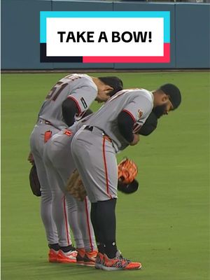 A bow from the outfielders after winning game two #MLB #Baseball #SFGiants #Celebration 
