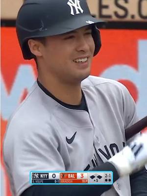 Anthony Volpe works the count full and goes down swinging with two runners on #yankees 