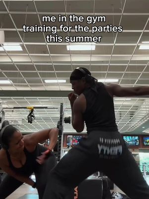 this STILL how I’m training 👏🏾😂 hosting a few events at DC Black Pride I gotta stay in shape fr 😌 dc @dariusdhickman #afterhours #dcpride #blackpride #workout #kehlani 