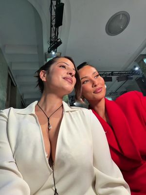 Crisis averted before the @Mariamseddiq show thanks to the incredible Shark Glam Styling System and the Shark glam team!! @SharkBeautyAU Ad