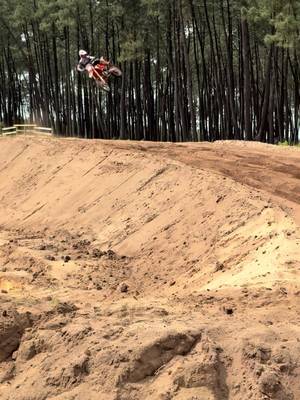 Sand..  @KTM @sachacoenen19 