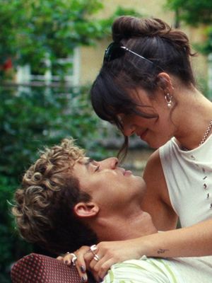 Come si fa a tenersi stretto un vero amore, dopo averlo trovato? Allacciate le cinture, È colpa tua: Londra arriva su Prime Video il 17 giugno.