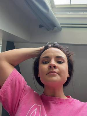 These postpartum hairs have a mind of their own 🙈 Thanks to @Kitsch scalp and biotin oil my hairs have been growing in and they’re THICK 👏🏻 @rosevalenteez living in your tees 🫶🏼 #postpartum #humor #funny #postpartumhair