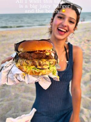 ✨🌊 All I want is the beach… and a BIG juicy burger… okayyy and maybe a taco or two 😜🌮🍔   but tell me WHY this all came from @sheetz 👀 #ad   we ALWAYS stop at Sheetz when we’re on the road or heading to the beach and it’s honestly the easiest decision ever!! everything is made-to-order, the stores are always SO clean and organized, and you can literally grab anything you need in one stop 🙌   like snacks ✔️ drinks ✔️ full meals ✔️and the bathrooms are ALWAYS clean… which is a HUGE deal for me😆👏   we stocked up, grabbed all the food, and made it just in time for the beach + sunset and it was seriously the perfect little summer moment 🥹☀️ #WhyTheSheetzNot 