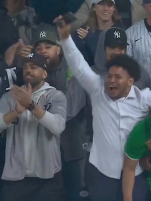 The way this fan swooped Aaron Judge’s home run ball was too smooth 😂 #MLBonNetflix  #MLB #baseball #yankees 