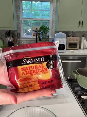 #sargentopartner Grilling cheese-stuffed cheeseburgers using Sargento cheese with some bacon jam #ad 