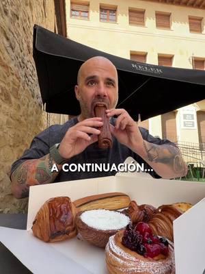 Probando Cosas muy ricas en EL CIEGO @Panadería Barrihuelo #probandocomida #probandodulces #croissant #armr 