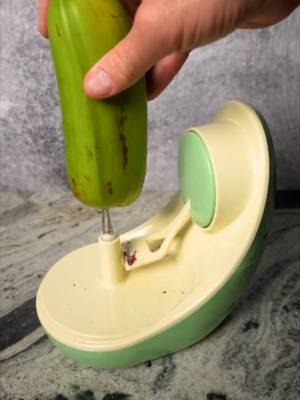 Faster way to peel a banana 🤫 #lifehack #satisfying