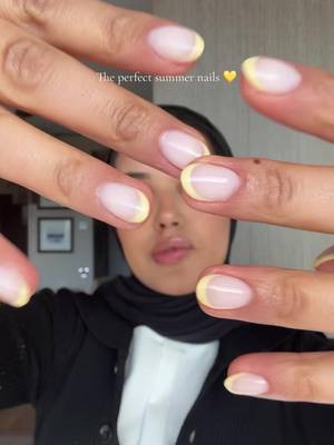 Ignore the stain on my sleeve 💛 #nailsinspo #summernailsinspo 