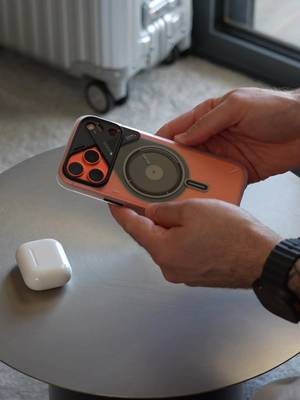 Aulumu accessories look like something straight out of a futuristic concept render. Picked up their AirPods case, glow-in-the-dark iPhone case, and rotating magnetic stand. The transparent mechanical design is on another level in person.