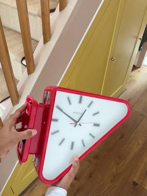 This double sided clock has been in my basket for a while, but as soon as I saw it on sale a few months ago - you bet I went for it! What do you think? Bought from Baskoora but I’ve just seen that they are selling cheaper on Ali express  #doublesidedclock #wallclock #redclock 