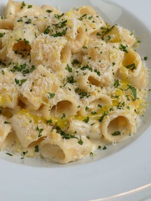 Creamy Lemon Ricotta Rigatoni with Summer Squash I found this fresh summer squash at my local farmers market and really wanted to turn it into a pasta. Since it felt like such a summer dish, lemon just made sense here. And instead of using heavy cream, I blended ricotta with pasta water, which gives it that creamy silky texture while feeling way lighter and fresher for warmer days. The squash gets cooked down with shallots and garlic, then everything gets tossed with mezzi rigatoni, lemon, and the whipped ricotta sauce.  Pasta recipe, summer pasta, lemon ricotta pasta, easy dinner recipe, vegetarian pasta #pastarecipe #easydinner #summerrecipes #italianinspired #comfortfood