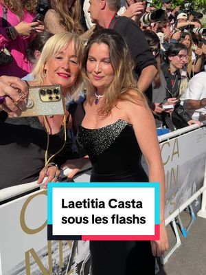 L’actrice Laetitia Casta prend un bain de foule à #cannes2026 #onregardequoi #redcarpet 