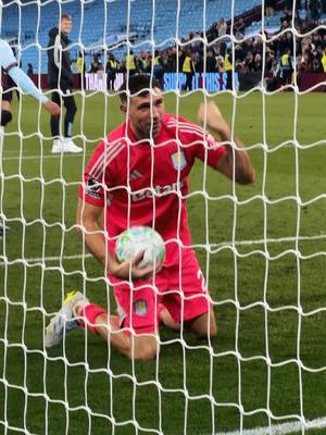 You’ve got to earn that goal against Emi Martínez 🤣 #astonvilla 