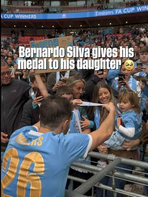 Wholesome full-time scenes with Bernardo Silva and his family. 🥹 #bernardosilva #mancity #facupfinal 