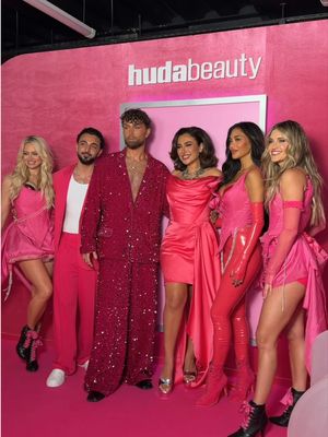 There’s literally NO way this happened….. THE PUSSY CAT DOLLS???? Thank you so much @Huda Beauty for giving me this opportunity 😭😭😭😭  #hudabeauty #pussycatdolls #makeup #makeupartist #beauty 