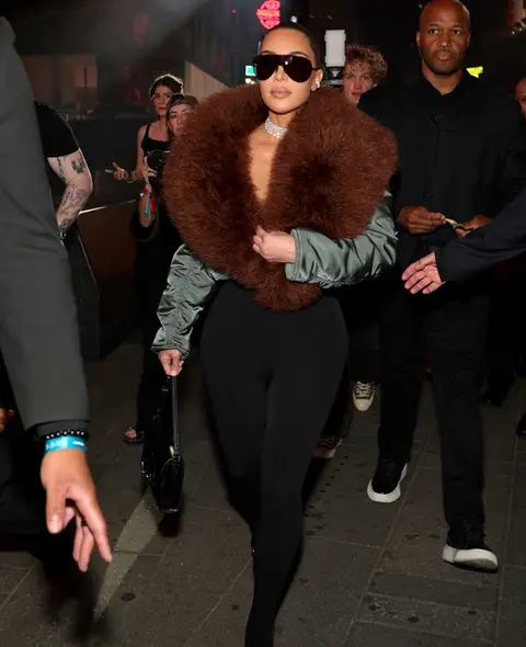 Kim Kardashian attends the Gucci Cruise 2027 show in Times Square 🔥😍 📸: GETTY #kimkardashian #nyc #guccicruise #fashion