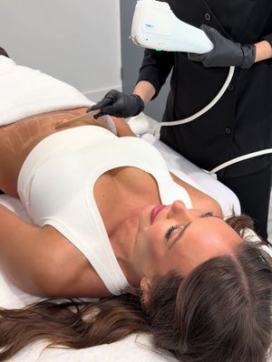 HIFU! ✨  Book via the link in our bio 🖤  #sydneyclinic #wellness #skincare 
