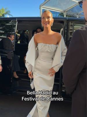 La mannequin Bella Hadid prend un bain de foule à #cannes2026 #onregardequoi #redcarpet #tiktokfashion 