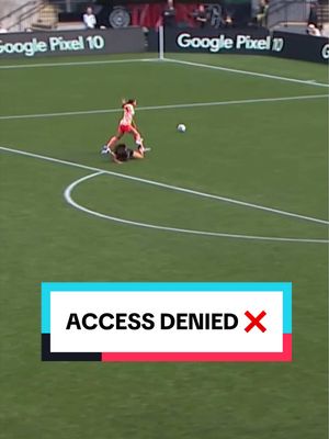 Right place 📍 Right time ⏱️ Sarah Gorden ⚡️#NWSL #tackle #Gorden #AngelCity 