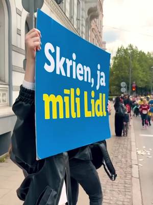 Skrien, ja mīli Lidl! 💙🏃 Mūsu dzimšanas dienas komanda ir pieveikusi 6 km maratona distanci, svinīgi ieskrienot Lidl 6. gadā! 🥳 Liels paldies ikvienam trases malā par smaidiem, ovācijām un dziedāšanu līdzi - tas bija labākais novērtējums! 💙#lidl #IrVērtīgi #lidllatvija #latviantiktok #maratons
