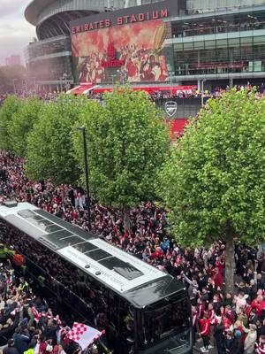 THAT welcome 😍 #afc #arsenal #PremierLeague 