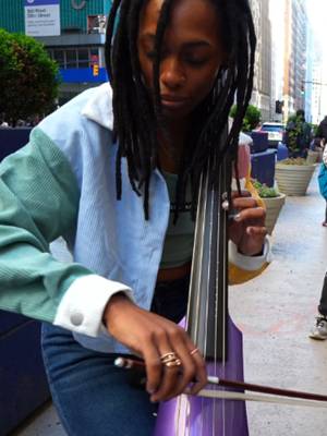 In my three years jamming outside I’d never encountered a cellist before, let alone an electric one.. this was somethin special. I posted the first jam I did with this group already (with the sax), but had to keep them around and get @cellobritt on the mic. @ziarrahumanform dropped a fire hook 🔥 and we got some wild bars from “King Legacy” (who rapped on the previous beat but I wasn’t able to fit him into the clip). If anyone knows his socials pls tag him 🙏