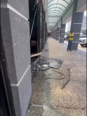 🚘 Breaking news has been reported at Hidden Omakase, where a vehicle drove through the restaurant space. Video of the incident was shared on the restaurant’s social media earlier today, though full details have not yet been released. The restaurant has announced it will remain closed until further notice. 🗓 Guests with existing reservations are being contacted directly by staff to reschedule upcoming dining experiences. Updates are expected to be shared through the restaurant’s official channels as more information becomes available. 🍣 Hidden Omakase is known for its intimate, chef-driven Japanese omakase experience focused on seasonal ingredients and multi-course tasting menus. 📍 @HiddenOmakase, 5353 West Alabama
