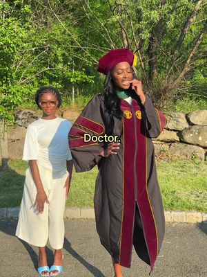 Imagine needing a doctor and this is who shows up OMG 😍. My girl is a whole DOCTORRRR y’all 🥳🎓🎉  @Juliet♡ 