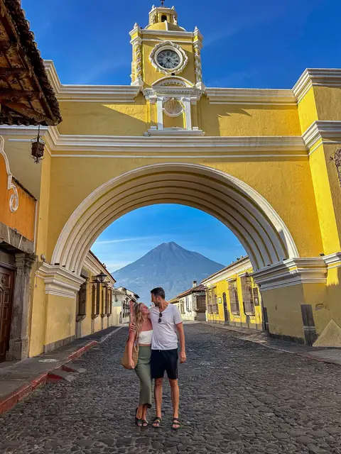 We spent a few days here around our Acatenango hike and loved it. Wandering the cobbled streets, seeing all the brightly coloured buildings, eating delicious local food, drinking amazing coffee and exploring the beautiful places this town has to offer…it’s a must in Guatemala 🇬🇹  And Acatenango? Worth it but wow 🥵 recovery was definitely needed afterwards!  #antiguaguatemala #acatenango #travelcouplelife #travelguatemala