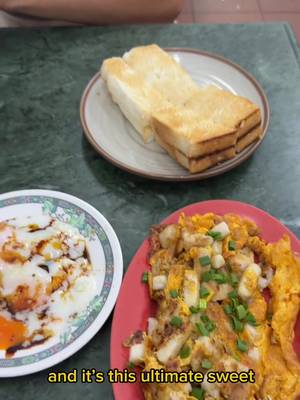 One of my favourite breakfasts in Singapore. Kaya toast, carrot cake, kopi. Had it three days in a row, no ragrets.