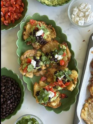 Got potatoes in the pantry? 🥔🌮 Turn them into my 5-ingredient Smash Potato Tacos! Crispy golden potatoes become the taco shell, then load them up with your favourite fillings. I kept mine simple and budget-friendly with avocado, cherry tomatoes, black beans, and vegan feta. 👉 Find the full recipe on my website, link in my bio! #smashedpotatoes #EasyRecipes #taco #smashedpotatotacos #crispypotatoes 