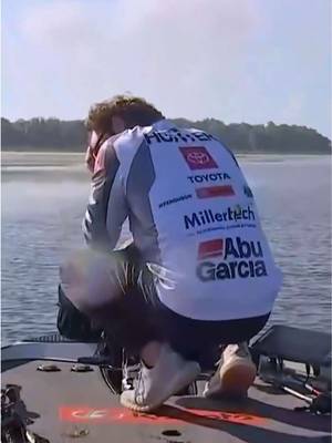 OH NO! 😥 Heartbreak 💔 at Orange Lake for @John Hunter. We feel your pain Mr. Hunter! Did the fish flip, was it the side of the boat or did he turn his head before "making the catch?"   @Kubota Tractor Corporation @bassproshops  #ouch #bigbass #ocalamarion #heartbreak #BassFishing