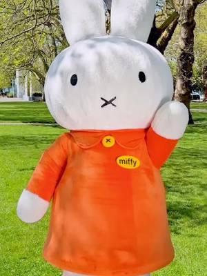 it's a miffy summer! miffy + starbucks merch available starting today, only while supplies last. - profitez de l’été avec miffy! la marchandise miffy + starbucks est offerte dès aujourd’hui, jusqu’à épuisement des stocks.