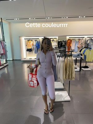 La couleur "Lylac Play " de @lululemon est malade 😍😍😍😍 #lululemon #lululemonaddict #lululemondefinejacket 